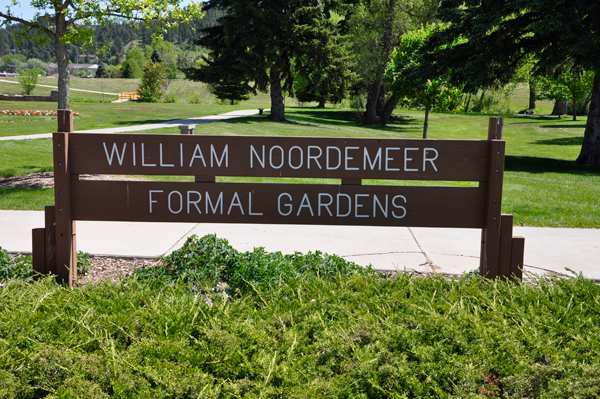sign William Noordemeer Formal Gardens